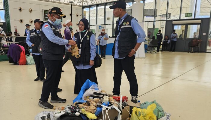 Dear Jemaah Haji, Payung dan Kabel Rol Dilarang Dibawa ke Kabin Pesawat