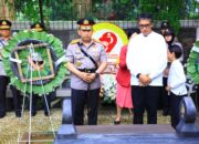 Kapolri Ziarah ke Makam Jenderal Hoegeng di TPBU Giritama Bogor: Sosok Panutan Bagi Seluruh Anggota Polri
