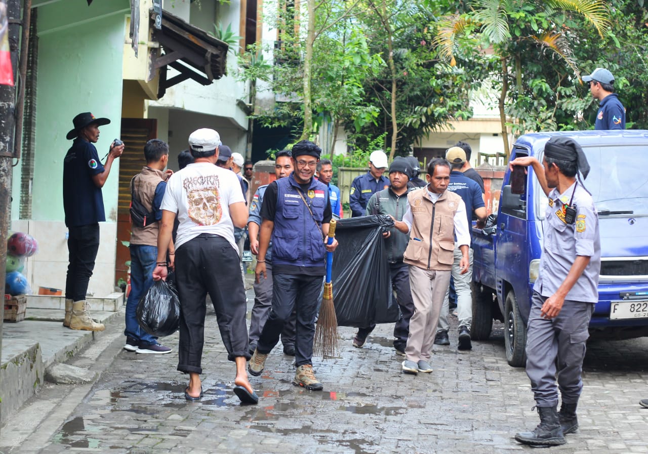 Sabadesa Tugu Selatan: Gerakan Karang Taruna Cisarua Peduli Lingkungan di Hari Lingkungan Hidup Sedunia