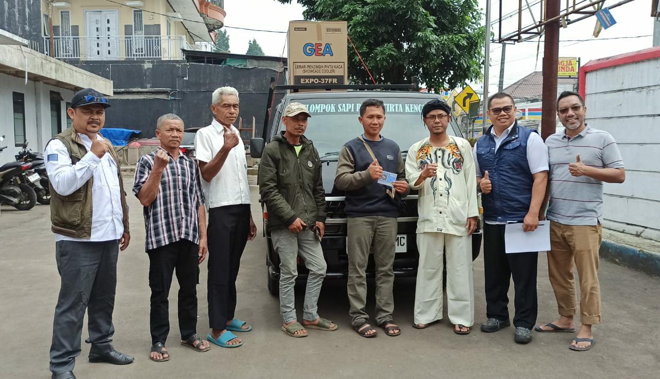 Dukung Ketahanan Pangan Warga Cisarua, BUMDes Pangrango Tugu Selatan Serahkan Mobil Operasional dan Alat Pertanian