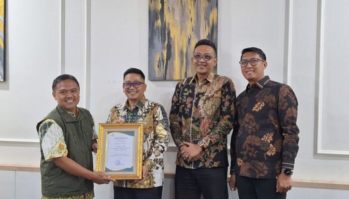 Berkat Inovasi Digital Ini, Perumda Pasar Tohaga dapat Award dari IPB University