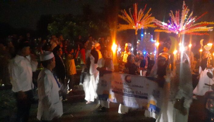 Ribuan Warga Desa Tegal Kemang Ramaikan Pawai Obor Tahun Baru Islam 1447 H