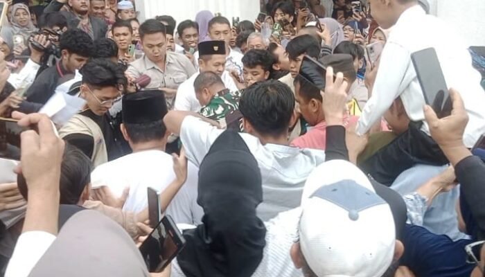 Puluhan Handphone Milik Warga Raib saat Kunjungan Dedi Mulyadi ke Masjid Darussalam Kota Wisata