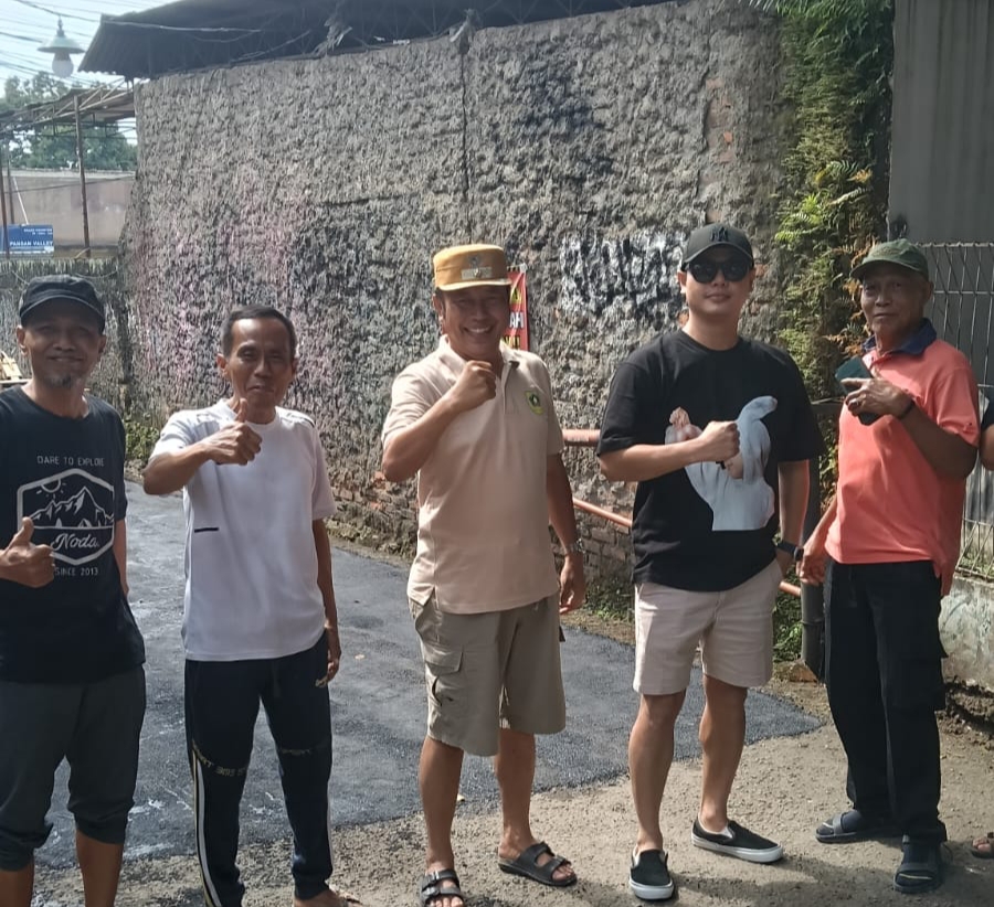 Berikan Bantuan Hotmix Untuk Jalan Desa Parakan Jaya, Deky: Kalau Bukan Kita Siapa Lagi