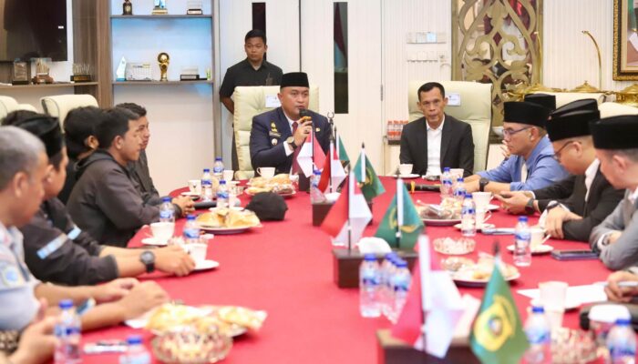 Terima Aspirasi Mahasiswa, Bupati Rudy Susmanto Tegaskan Komitmen Selesaikan Infrastruktur di Bogor Barat