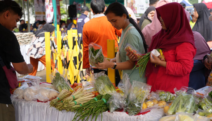 Puji Gerakan Pangan Murah Kabogorfest 2025, Warga: Semoga Bapak Bupati Sering Mengadakan GPM, Sangat Membantu