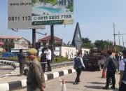Rusak Estetika, DPKPP Kabupaten Bogor Bongkar 3 Billboard di Tugu Kemang