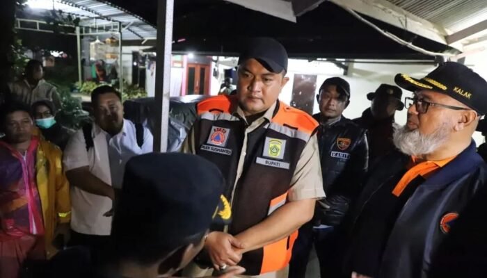 Bupati Rudy Susmanto Turun ke Lokasi Banjir Megamendung dan Cisarua, Pastikan Penanganan Berjalan Cepat dan Terpadu