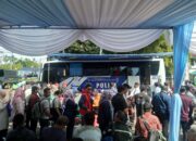 Ratusan Warga Antri Panas-panasan Demi Perpanjang SIM Gratis di Lapangan Tegar Beriman