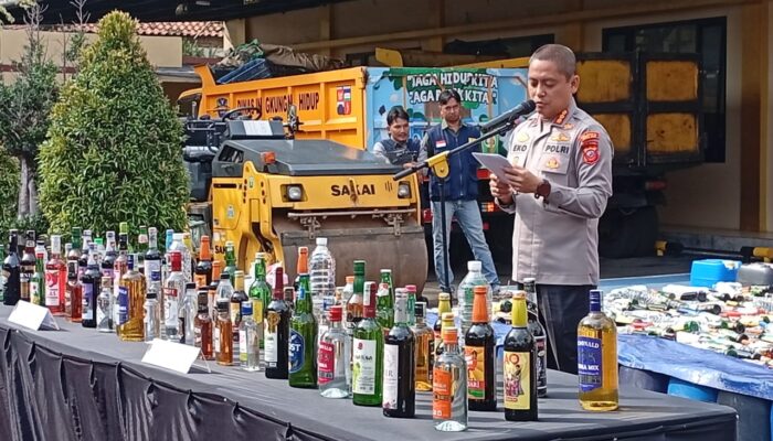 Hasil Operasi 3 Bulan, Polresta Bogor Musnahkan 17 Ribu Botol Miras dan 127 Jerigen Ciu