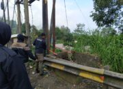 Tata Kawasan Wisata, Tim Gabungan Pemkab Bogor Bersihkan Spanduk dan Sampah Ilegal di Jalan Raya Puncak