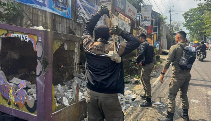 12 TPS Liar di Puncak Dihancurkan Satpol PP Kabupaten Bogor