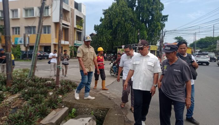Achmad Fathoni Tinjau Gorong-gorong Milik Provinsi yang Jadi Penyebab Banjir di Cileungsi