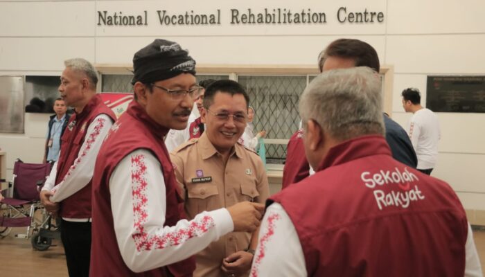 Hari Pertama Masuk Sekolah, Kadinsos Farid Ma’rup Tunjukan Sejumlah Fasilitas untuk Siswa SR