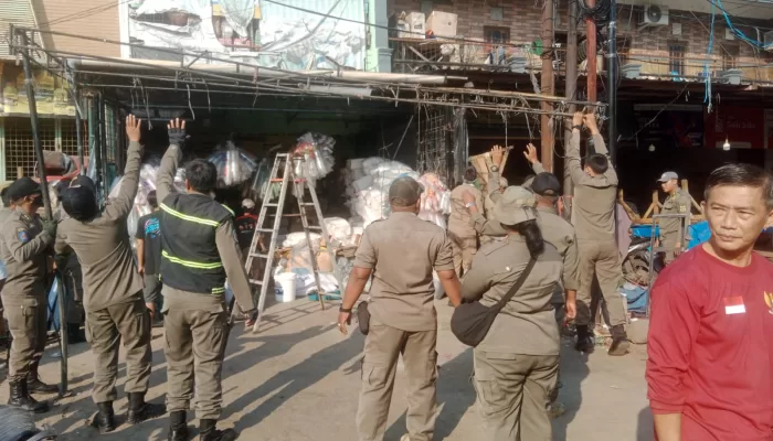 Satpol PP Kabupaten Bogor Tertibkan 115 PKL di Sekitar Flyover dan Pasar Cileungsi