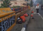Jembatan Perbatasan Parung-Depok Surganya Pelaku Pembuang Sampah Liar, Warga: Bagen Kita Doain Mandul
