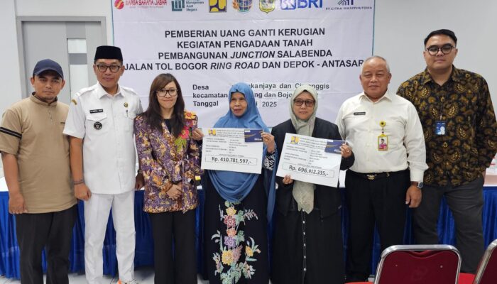 Kades Cimanggis Bojonggede Dampingi Warganya Ambil Uang Ganti Pembebasan Lahan Tol Depok-Antasari