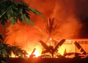 Warung Jajanan di Area SDN Putat Nutug 1 Terbakar, Diduga Akibat Pembakaran Sampah