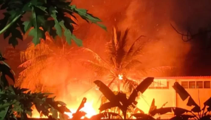 Warung Jajanan di Area SDN Putat Nutug 1 Terbakar, Diduga Akibat Pembakaran Sampah