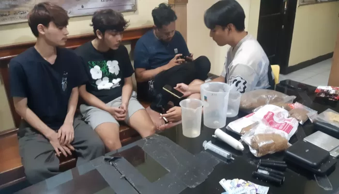 Produksi dan Edarkan Tembakau Sintetis di Rumpin, 2 Remaja Asal Jaksel Diringkus Polisi