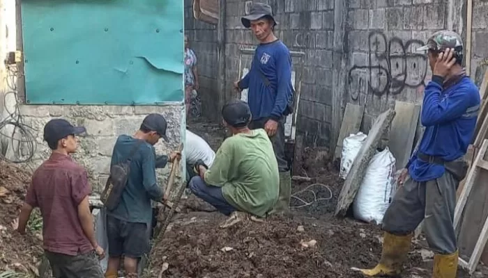 Atasi Banjir, Pemdes Lewinutug Bangun Saluran U-Ditch di RW 06 Gunakan Bankeu Kabupaten Bogor 2025