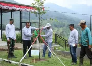 Ketua Umum Gerakan Cinta Prabowo Tanam Ratusan Pohon di Puncak Ajip, Ajak Warga Pilah Sampah pada HUT RI ke-80