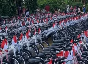 Bupati Rudy Susmanto Serahkan 442 Sepeda untuk Anak-anak Desa Malasari pada Even Fun Bike