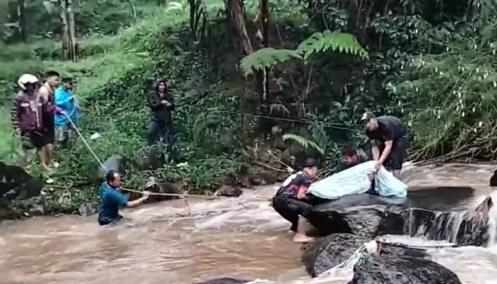 Kakek yang Hilang Terbawa Arus Banjir di Megamendung Ditemukan Meninggal Dunia