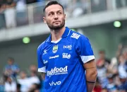 Marc Klok Berharap Jersey Baru Bisa Bawa Persib Bandung Hattrick