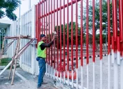 Pagar Hingga Lampu Serba Merah Putih Warnai Kawasan Stadion Pakansari Jelang HUT RI ke-80