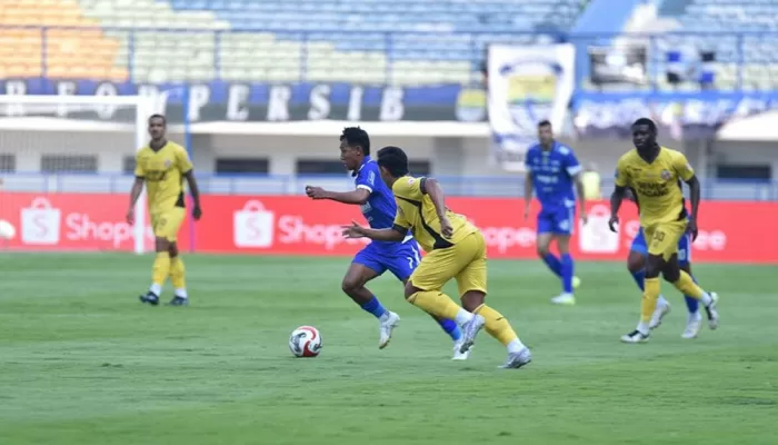 Awal yang Sempurna Persib Bandung Usai Kalahkan Semen Padang 2-0