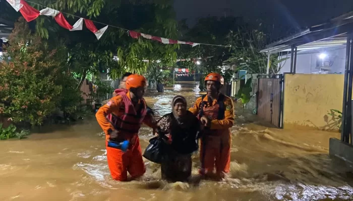 Sungai Cibeteung Meluap, 500 Warga Kemang Terendam Banjir
