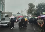 Ratusan Wali Murid SDIT Raudlotul Jannah Ciawi Demo Desak Pihak Yayasan Kembalikan Kepsek dan Guru yang Dipecat