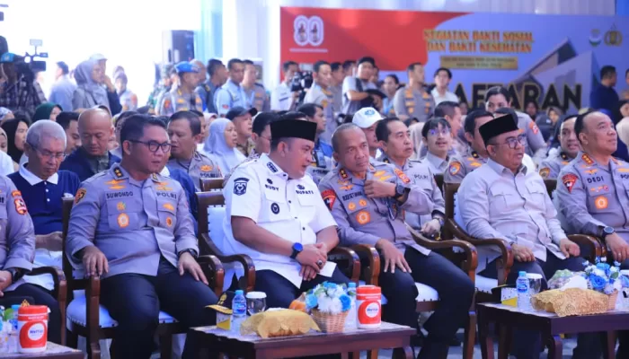 Bupati Rudy Susmanto Apresiasi Kegiatan Bakti Sosial Polri di SMP Kemala Taruna Bhayangkara