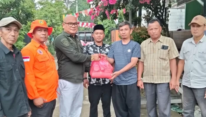 Bantu Warga Terdampak Banjir, Kades Tegal Salurkan 300 Paket Sembako