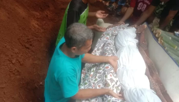 Miris! Setelah 20 Hari Dimakamkan, Jenazah Bocah Korban Dugaan Penganiayaan Digali untuk Otopsi