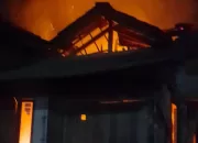 Ditinggal Tidur Usai Dikira Padam, Sisa Bara Api Membakar Gudang Kayu di Klapanunggal