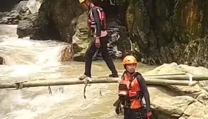 Remaja 20 Tahun Hanyut di Sungai Cikaniki Nanggung, Diduga Terpeleset Saat Cari Rumput