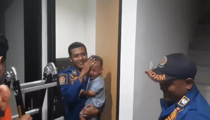 Balita 2 Tahun di Cileungsi Terkunci dalam Kamar, Damkar Evakuasi Masuk Lubang Ventilasi