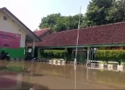 Tergenang Banjir, Ratusan Murid SD Negeri Cogreg 02 Terpaksa Belajar Dirumah