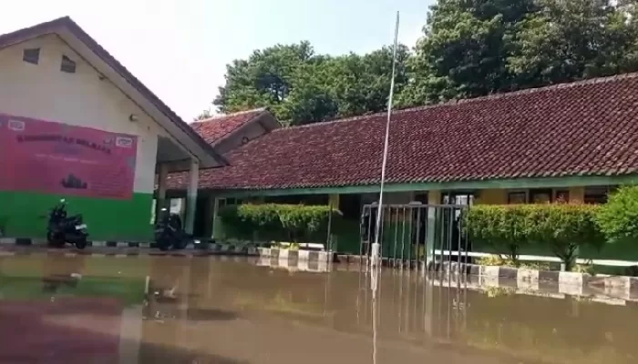 Tergenang Banjir, Ratusan Murid SD Negeri Cogreg 02 Terpaksa Belajar Dirumah