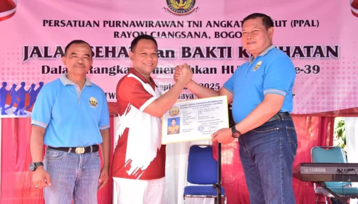 Laksamana TNI Yudo Margono Kukuhkan Kades Ciangsana Udin Saputra Sebagai Warga Kehormatan PPAL