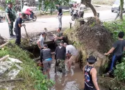 Lanud ATS Bersama Lurah ATS dan Curug Gelar Korve Bersihkan Irigasi Kali Ciracas, Cegah Banjir Lintas Wilayah