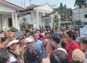 Ratusan Pedagang Demo di Balaikota, Tolak Pembongkaran Pasar Bogor dan Minta Bertahan Hingga Lebaran