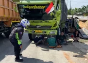Warung Nasi di Gunung Putri Hancur Usai Dihantam Truk Hino, Kerugian Capai Rp 8 Juta