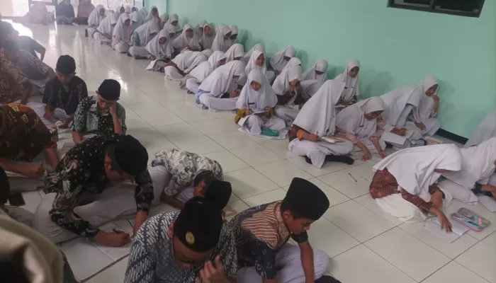 Siswa SMPIT Birrul Walidain Bogor Dilatih Jadi Jurnalis Cilik