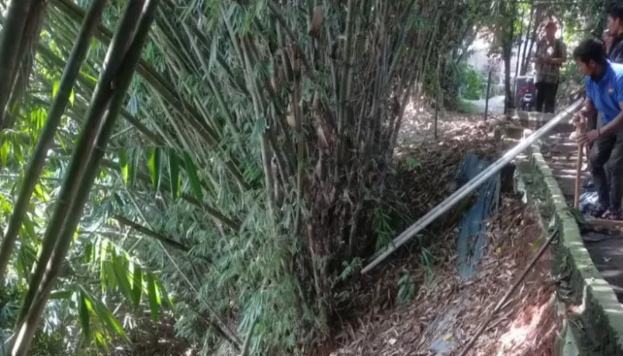 Cegah Abrasi dan Tingkatkan Keamanan Warga, Pemdes Kedung Waringin Bangun Turap Beton Pakai Bankeu