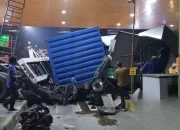 Diduga Rem Blong Truk Kontainer Tabrak GT Ciawi