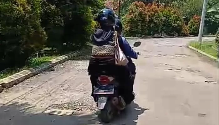 Pusing Tak Bisa Bawa Motor Usai Ngajar, Guru Les Privat di Cileungsi Panggil Damkar