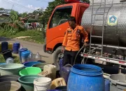 Dilanda Kekeringan Selama Seminggu, BPBD Distribusikan 5 Ribu Liter Air Bersih ke Warga Tenjo